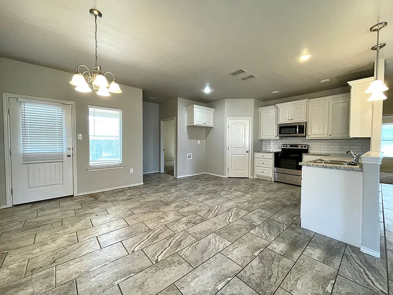 11209 Akron Ave — Photo 2