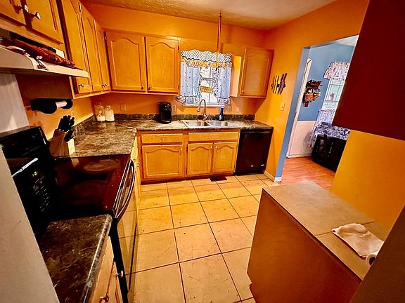 5th image of 902 Cypress Ln