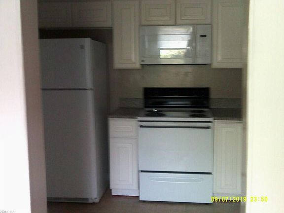 3rd image of 6943 Bonnot Dr