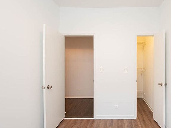 4th image of 5058 N Winthrop Ave #1
