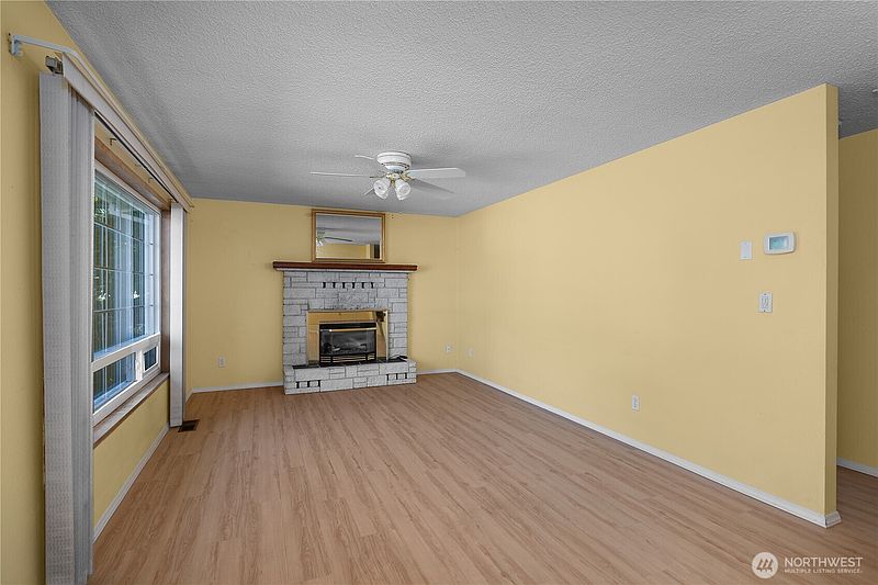 3rd image of 1019 Lybarger Street NE