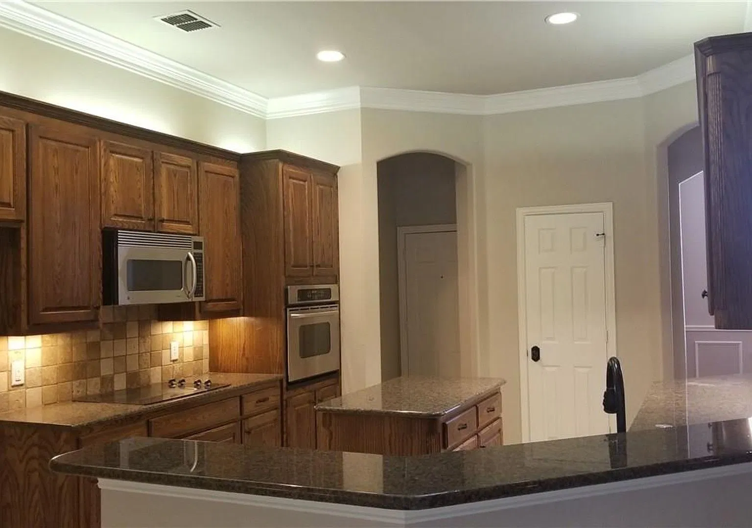 3803 Denise Ct, Arlington, TX 76001 — Photo 4