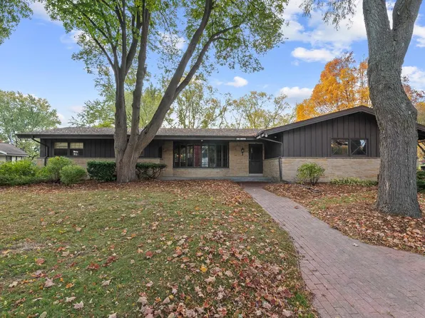 N55W15827 Lavender Lilac LANE, Menomonee Falls, WI 53051