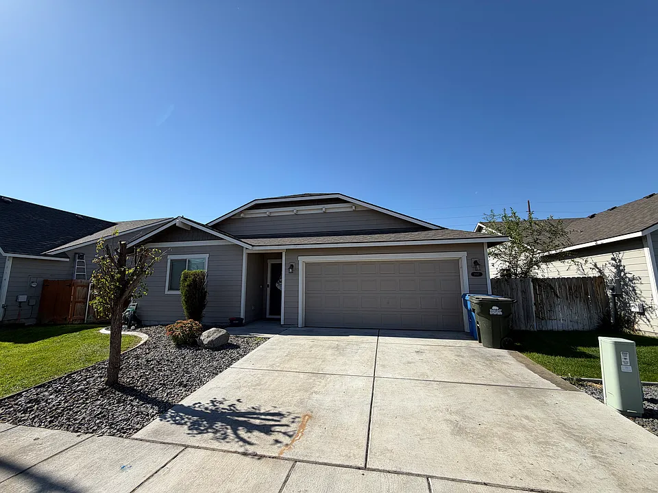 1957 NW 6th St