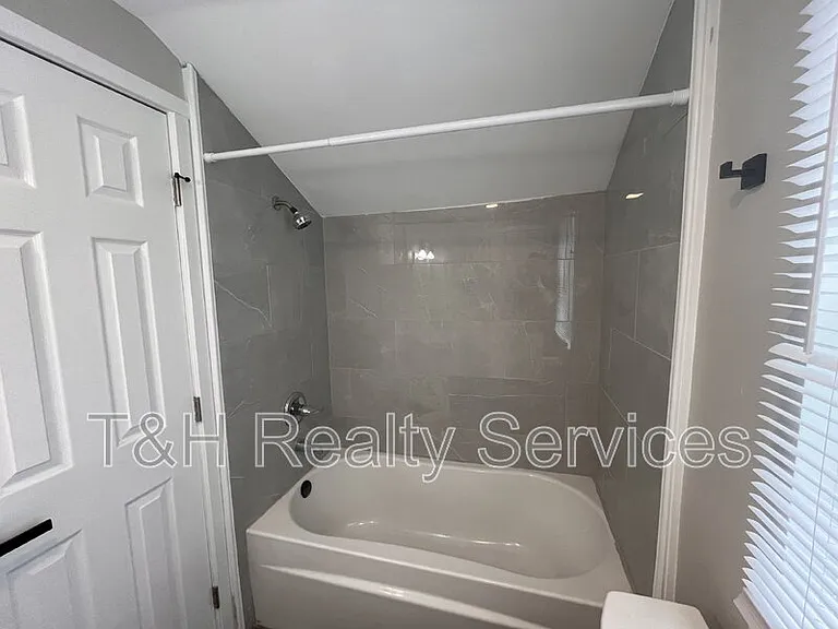 608 N Gray St — Photo 13