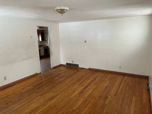 4th image of 152 W Lynhurst Ave