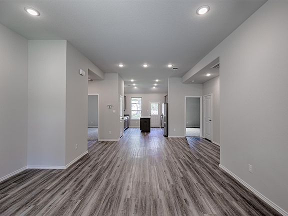 3rd image of 16494 Piper Ln