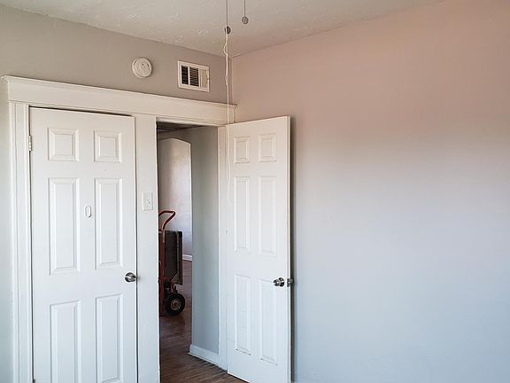 4th image of 4984 Chippewa St APT 2W