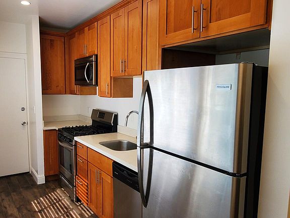 2nd image of 240 Oak St APT A