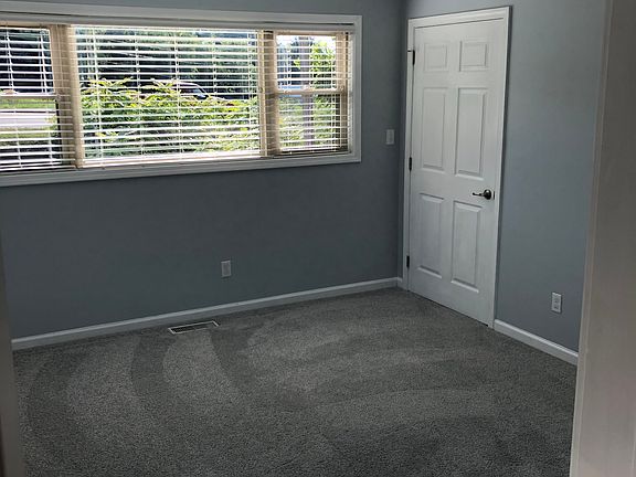3rd image of 504 Parrish Ln