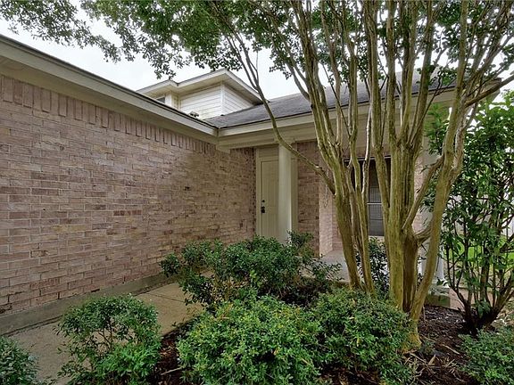 3rd image of 3317 Texas Topaz Dr