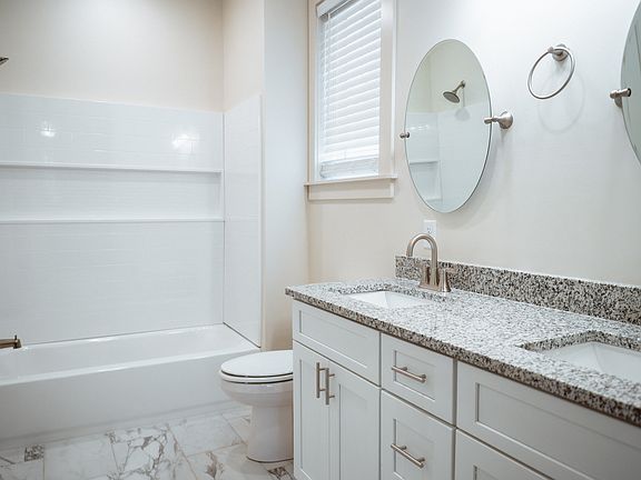 4th image of 227 McCowat St