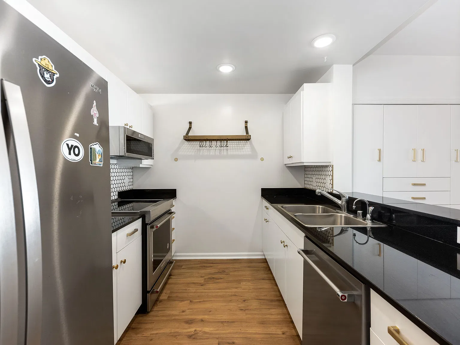 140 South Van Ness Avenue, #910 - 1 — Photo 4
