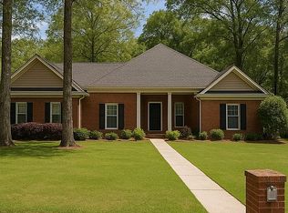 301 Hunts Landing Dr, Kathleen, GA 31047