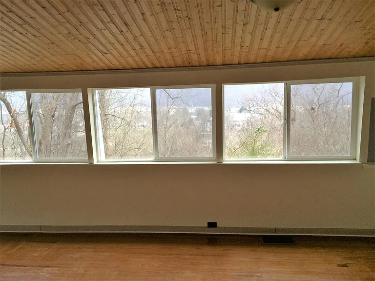 870 Michigan Rd — Photo 14