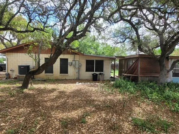 202 Glen Oak Ln, Rockport, TX 78382
