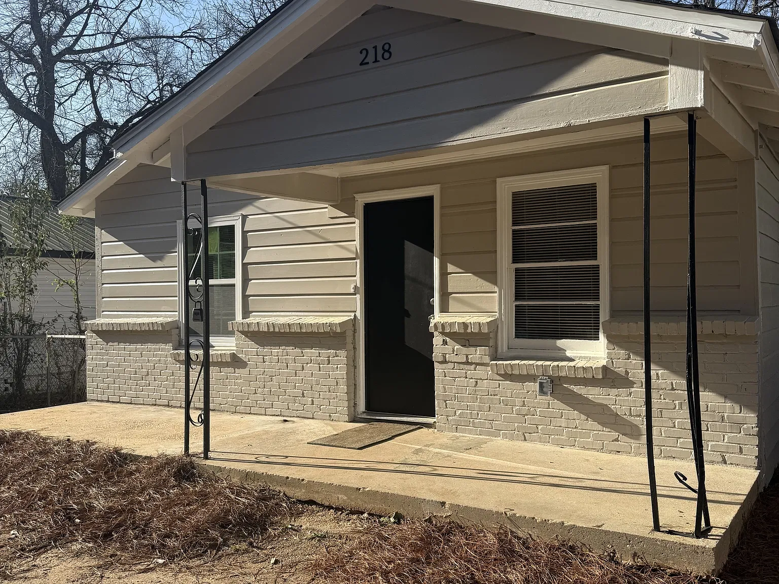 218 East Render Street - 1 — Photo 1