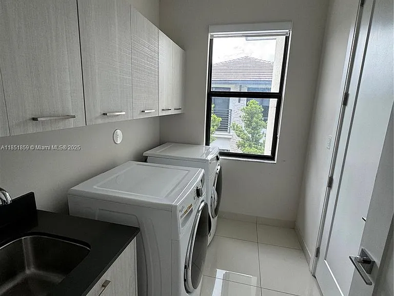 8283 NW 47th Ln #8283 — Photo 6