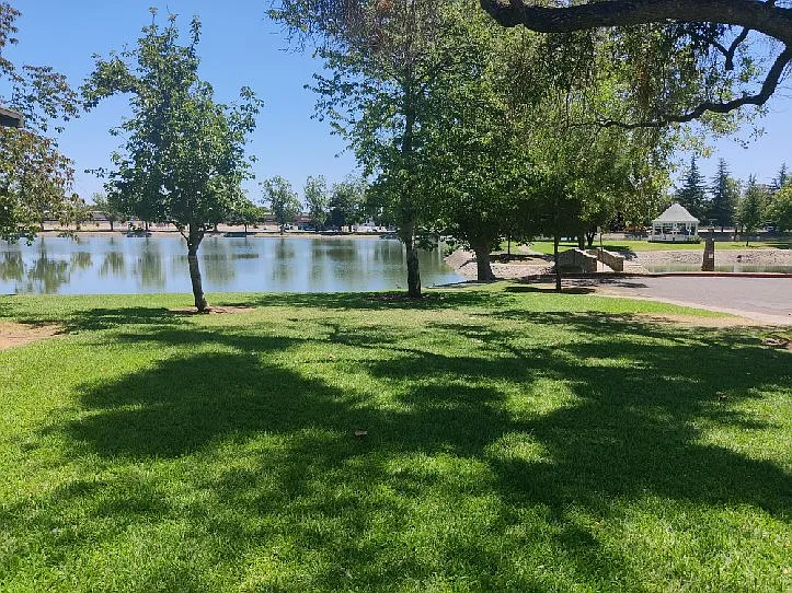 2 bed, 900 sqft, $1,650 — Photo 2