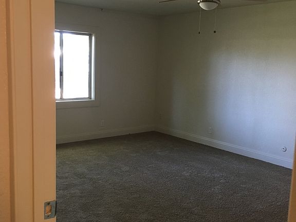 3rd image of 820 Pecan Ct