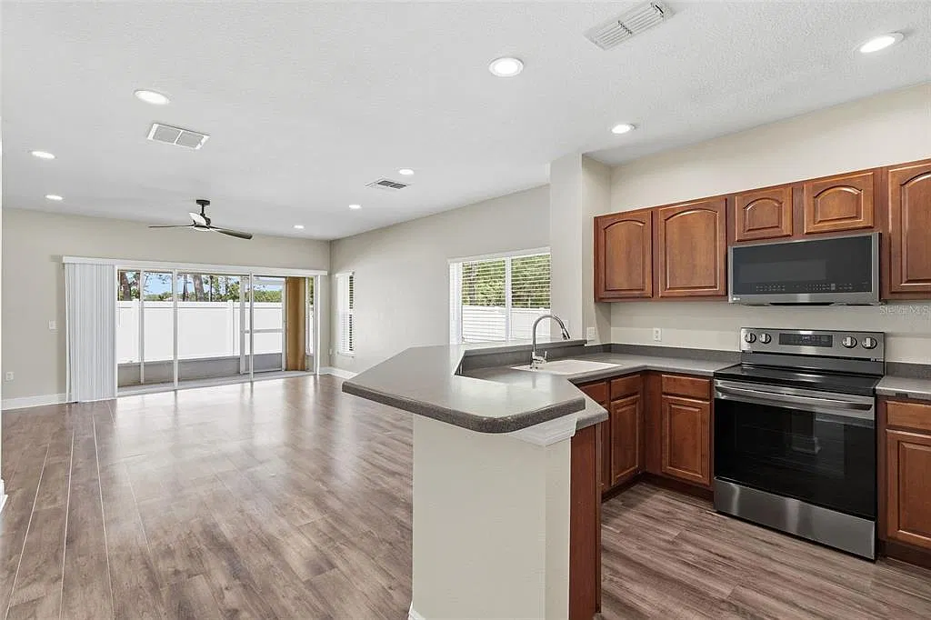 3 bed, 2.5 bath, 1410 sqft, $2,250 — Photo 4