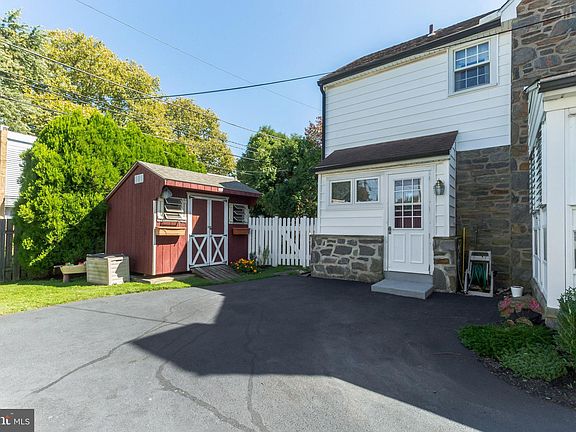 5th image of 921 Roberts Ave