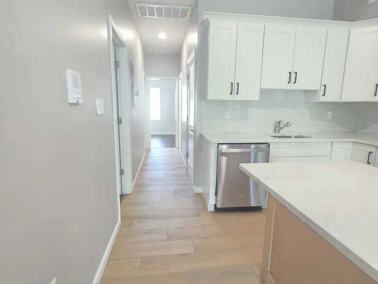 212-214 S 2nd St #2 — Photo 6
