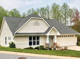 54 Winter Wren Cir, Hendersonville, NC 28792