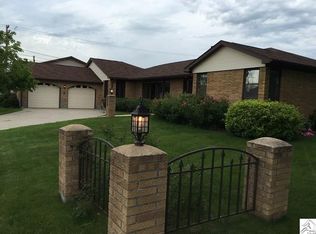 904 S 10th Ave, Virginia, MN 55792