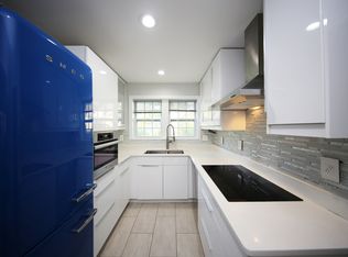 21 Hammond Pond Pkwy APT 3, Newton, MA 02467