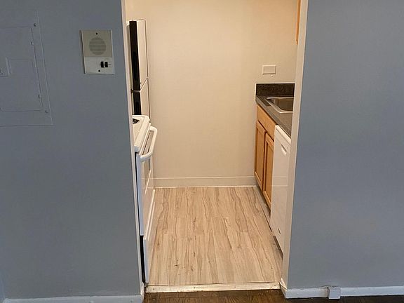 4th image of 2115 N Sedgwick St APT 2B