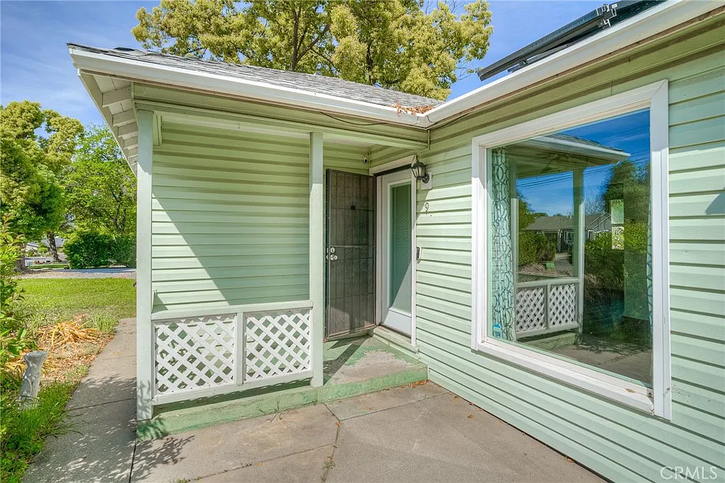 9 Midway Dr photo 1