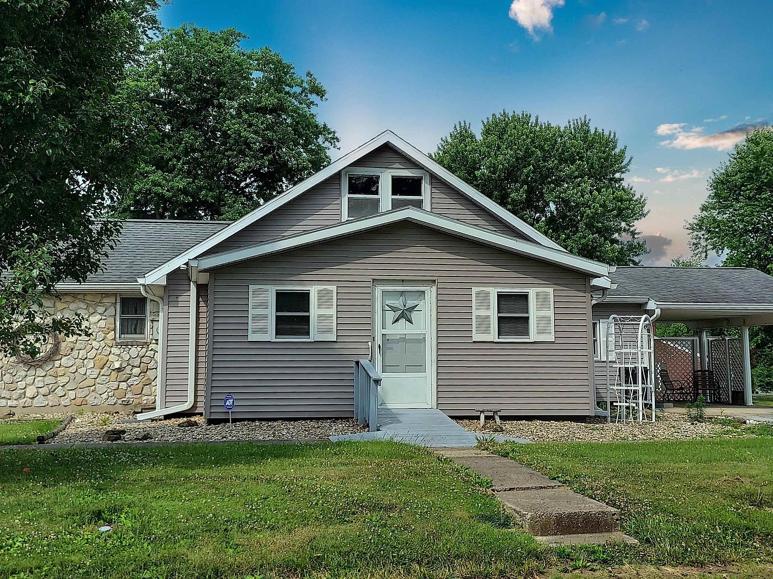 1031 N Line St, Loogootee, IN 47553 Zillow