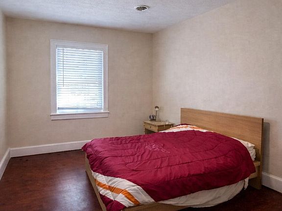 4th image of 218 N Jones St