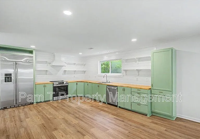 106 Holcomb St — Photo 9
