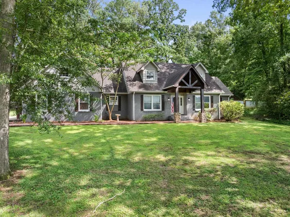 105 Evergreen Ct, Sheffield, AL 35660