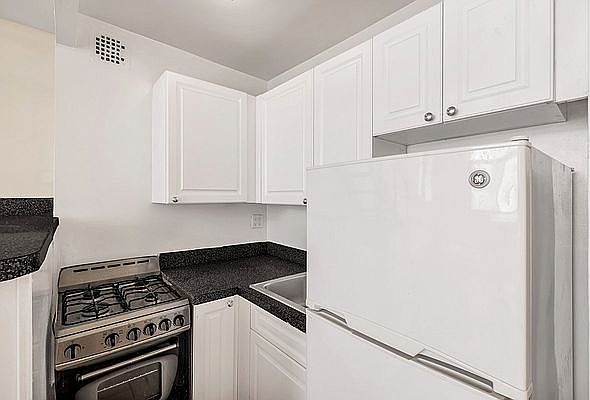 2nd image of 7 E 32nd St #2C