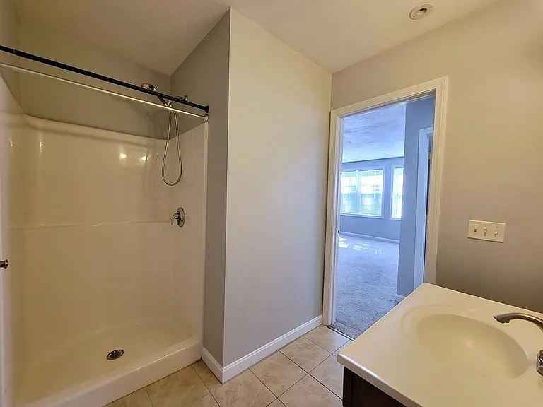 70 Oak Street Ext #3E — Photo 15