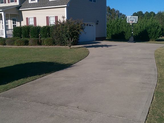 Long driveway- good 4 guests