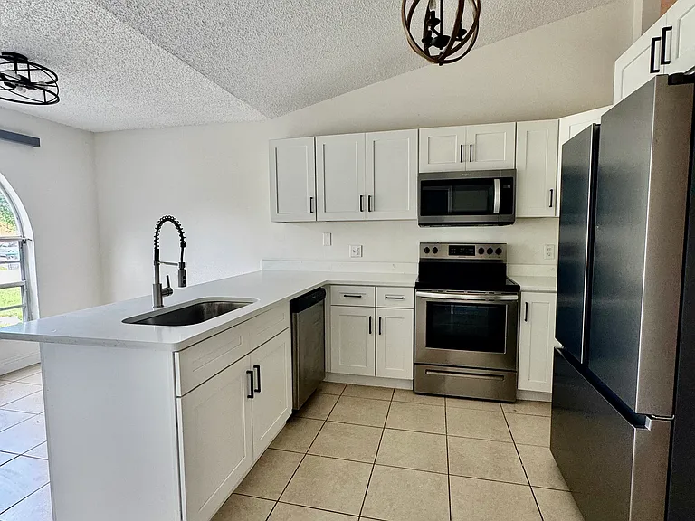 1506 Hardwicke St NW — Photo 5