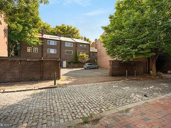 5th image of 639 Lombard St