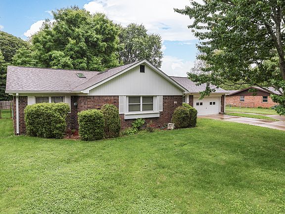 3rd image of 703 Hillcrest Dr