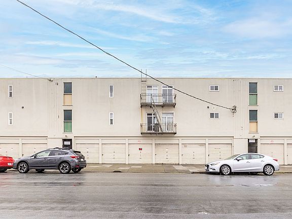 3rd image of 1301-1361 La Playa St #1065R