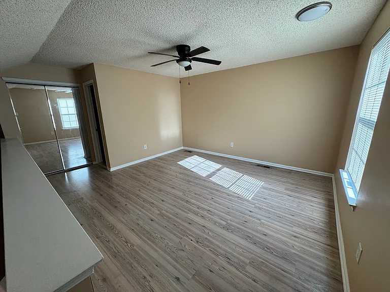 18016 Clark Ct — Photo 9