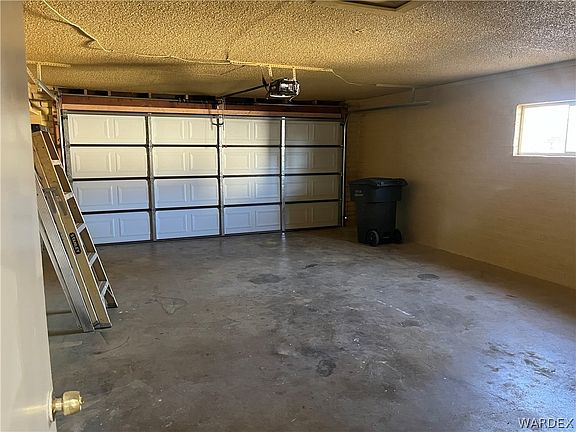 5th image of 980 Hillside Drive