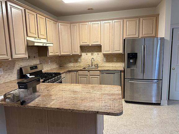 Kitchen - granite marble top, all appliances, Natural Gas stove