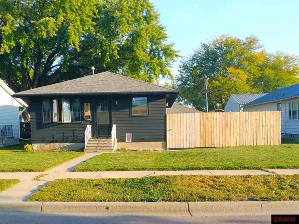 516 Summit St SE, Sleepy Eye, MN 56085