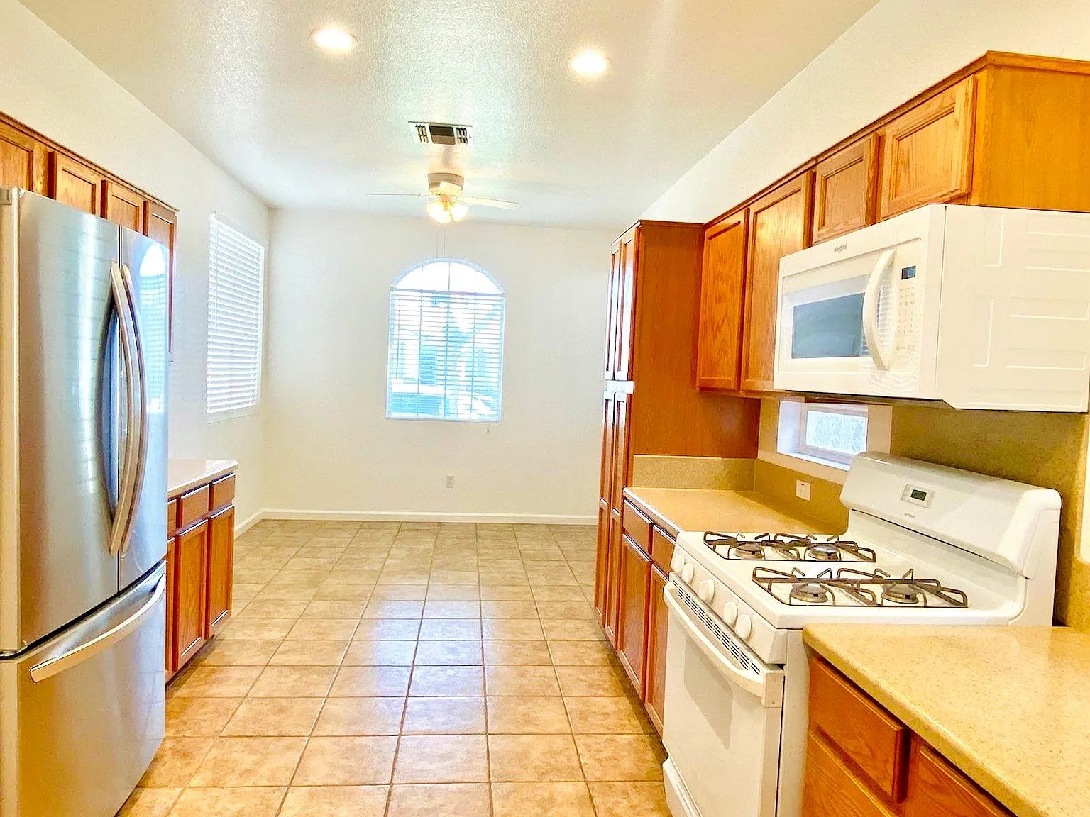 3 bed, 1457 sqft, $2,550 — Photo 2