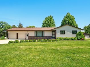 2082 170th St, New Hampton, IA 50659