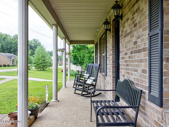 4th image of 395 Hickory Woods Dr